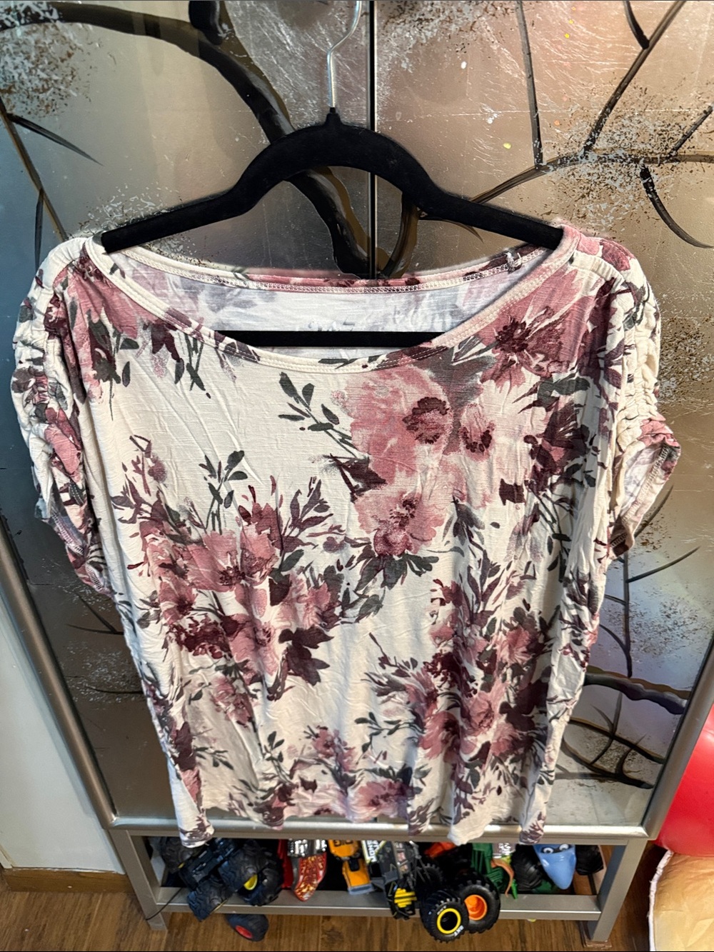 Women's Scoop Neck Floral Tee in Pink and White